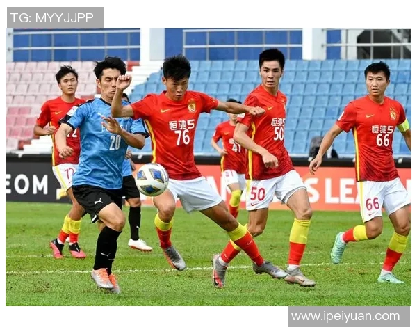 广州足球队技术争议引发热议球迷与专家各执己见探讨战术与表现 广州足球队技术争议引发热议球迷与专家各执己见探讨战术与表现