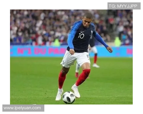 足球明星为何身材瘦弱背后的秘密与训练生活的关系分析